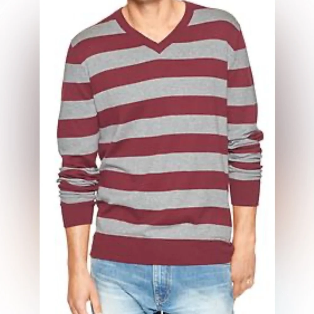 GAP Men's Maroon and Gray Striped Crewneck Sweater